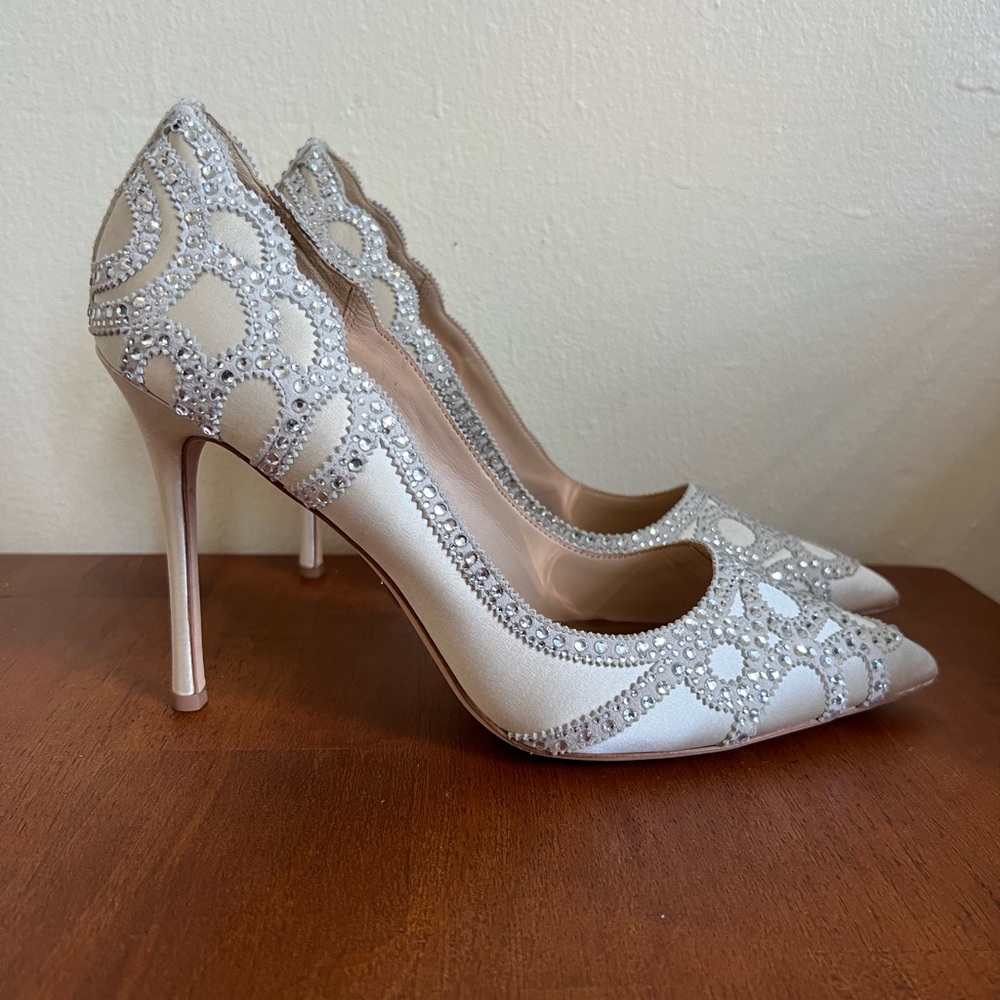 Badgley Mischka Cream Embellished Heels